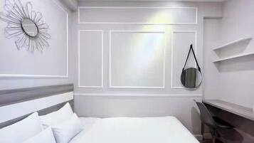 Grand Suite, 1 Bedroom, Akses Club Lounge, Pool View | Cadar kapas Mesir, peralatan tempat tidur premium, gebar bulu kapas