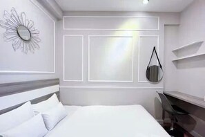 頂級套房, 1 間臥室, 可使用俱樂部酒廊, 泳池景觀 | 埃及棉床單、高級寢具、羽絨被、Select Comfort 床墊