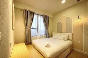 頂級套房, 1 間臥室, 可使用俱樂部酒廊, 泳池景觀 | 埃及棉床單、高級寢具、羽絨被、Select Comfort 床墊