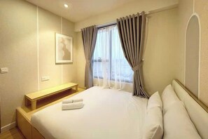 頂級套房, 1 間臥室, 可使用俱樂部酒廊, 泳池景觀 | 埃及棉床單、高級寢具、羽絨被、Select Comfort 床墊