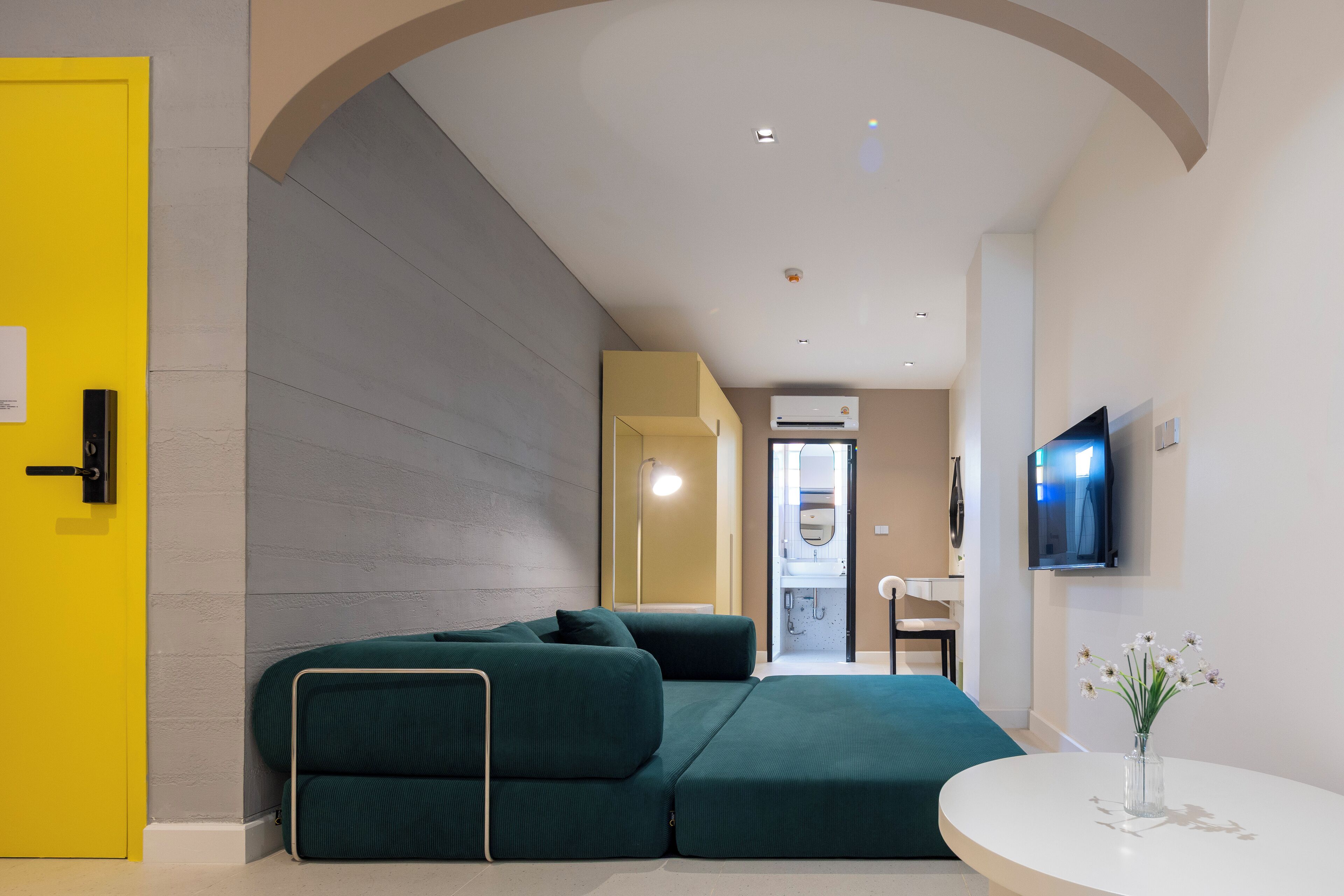 Decoración personalizada, muebles diferentes y escritorio 