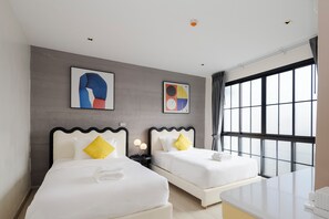 Laa Laa Deluxe Twin Beds Room | Individualmente decorados, individualmente mobiliados, escrivaninha