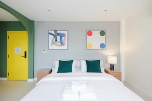Dipsy Suite Room | Individually decorated, individually furnished, desk, laptop workspace - Bembis Hotel Charoenakorn 10 (Bangkok)