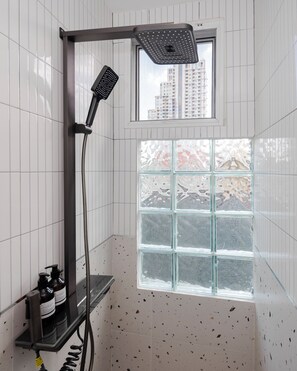 Bathroom - Bembis Hotel Charoenakorn 10 (Bangkok)