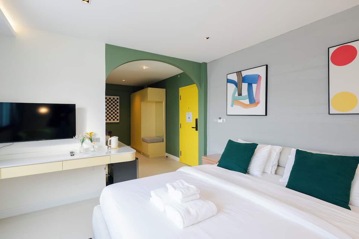 Dipsy Suite Room | Meja kerja, ruang kerja ramah laptop, dan tirai kedap cahaya