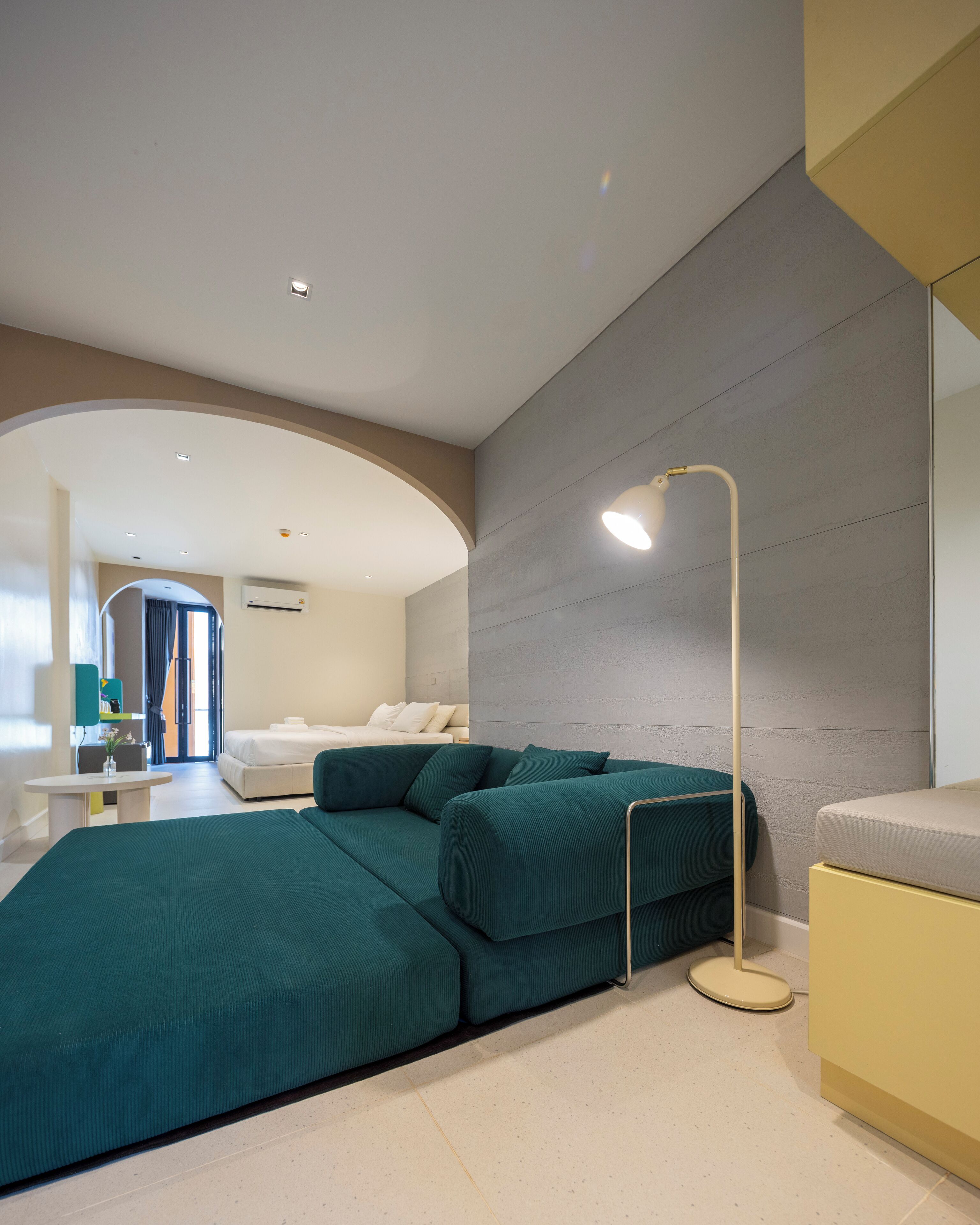 Tinky Family Room | Dihias secara berasingan, dilengkapkan perabot secara berasingan, meja 