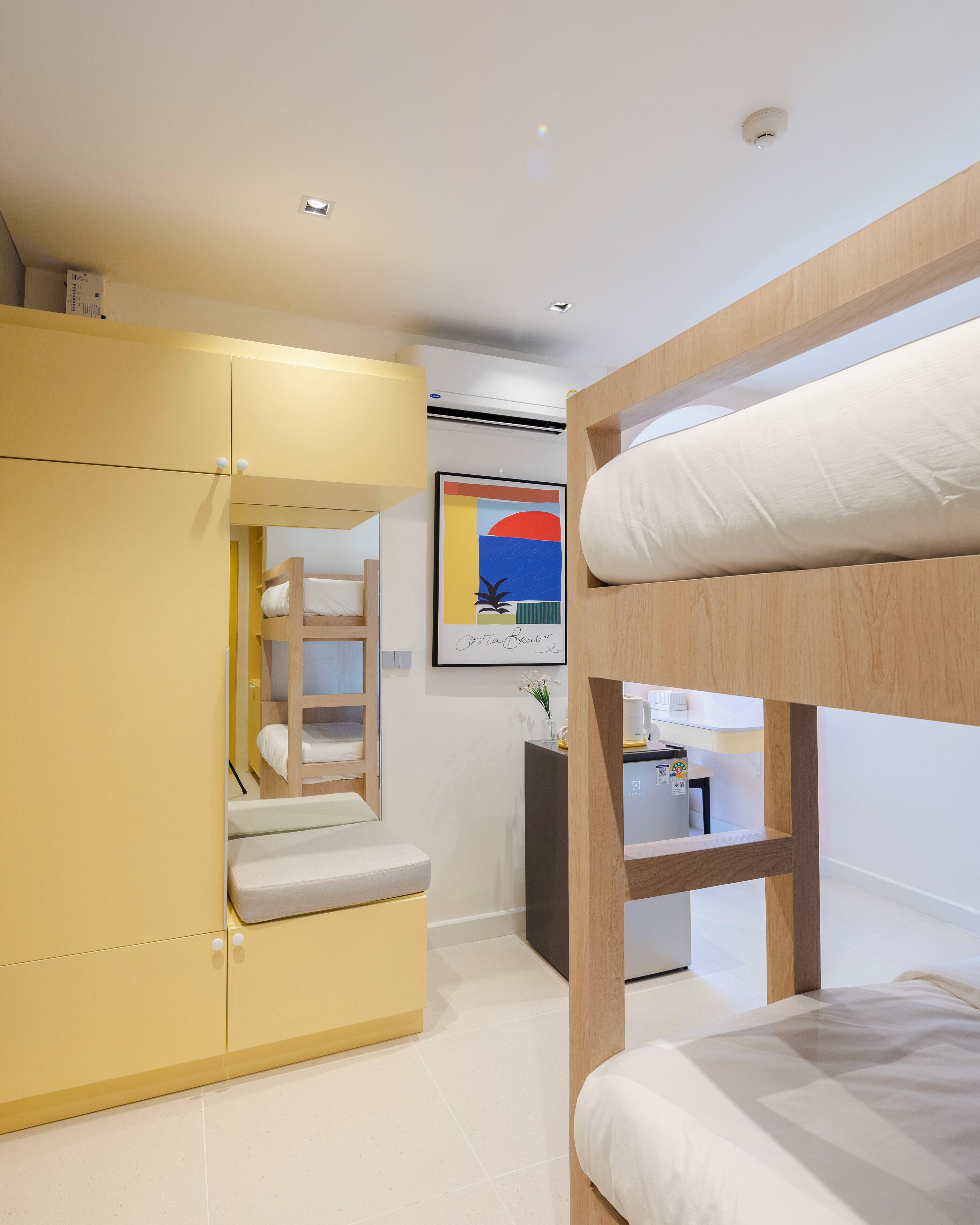 Sunny Standard Room | Dihias secara berasingan, dilengkapkan perabot secara berasingan, meja 