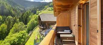 Traditional Apartment "Waldstille" in Idyllic Nature, Balcony and Wi-Fi