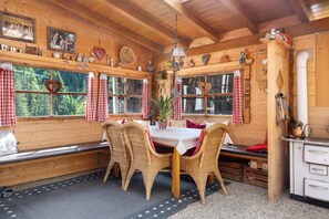 Dining - Traditional Apartment "Waldstille" in Idyllic Nature, Balcony and Wi-Fi (San Lorenzo di Sebato)