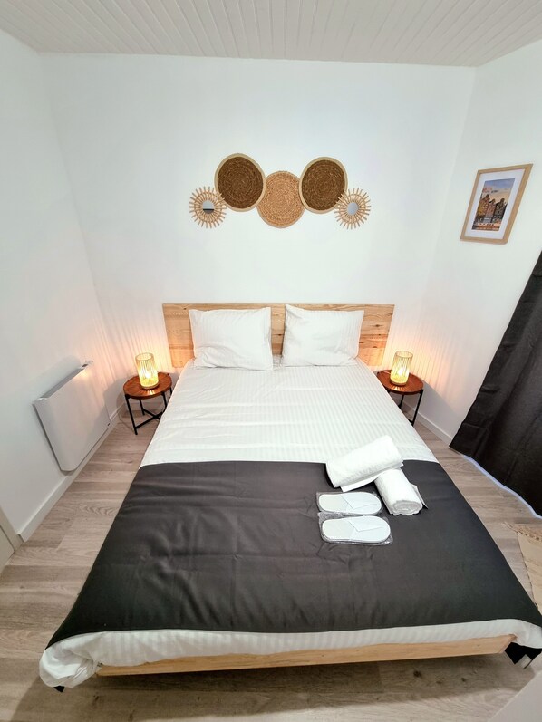 WiFi, bed sheets - New Renovated Apartment (Rive-de-Gier)