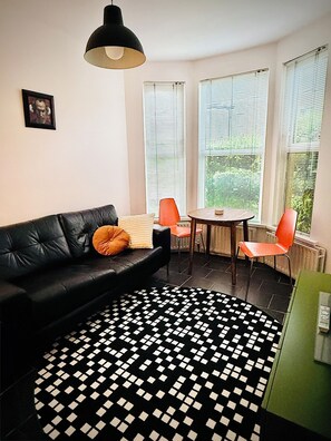 Living area - The Duff 1-Bed Flat: Walk to Marina, Shops & Train (Bangor)