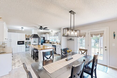 Renovated Retreat w/ Private Pool & Hot Tub