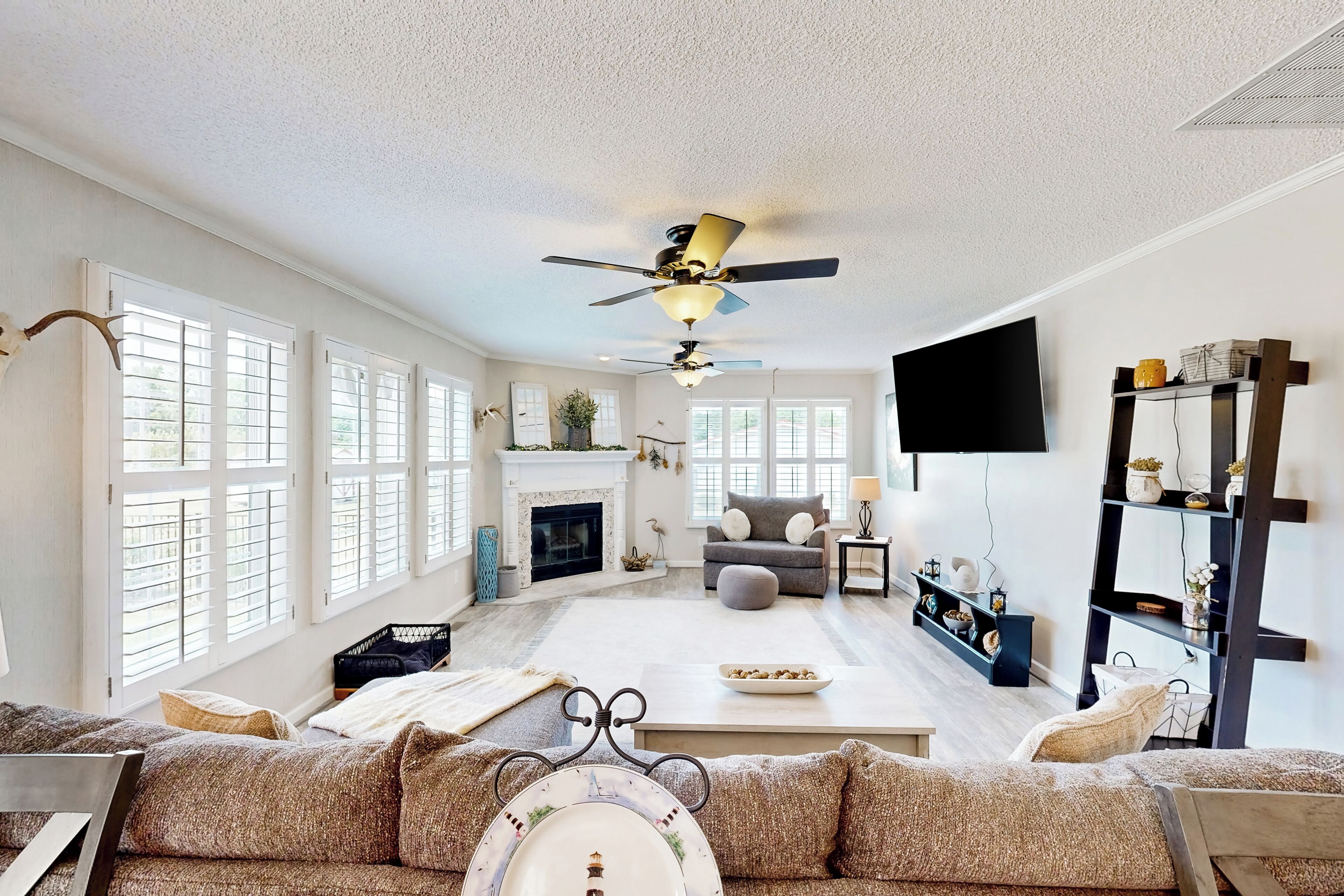 Televisie en een open haard