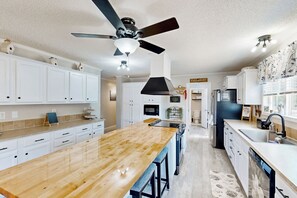 Refrigerador, microondas, parrilla de estufa y lavavajillas 