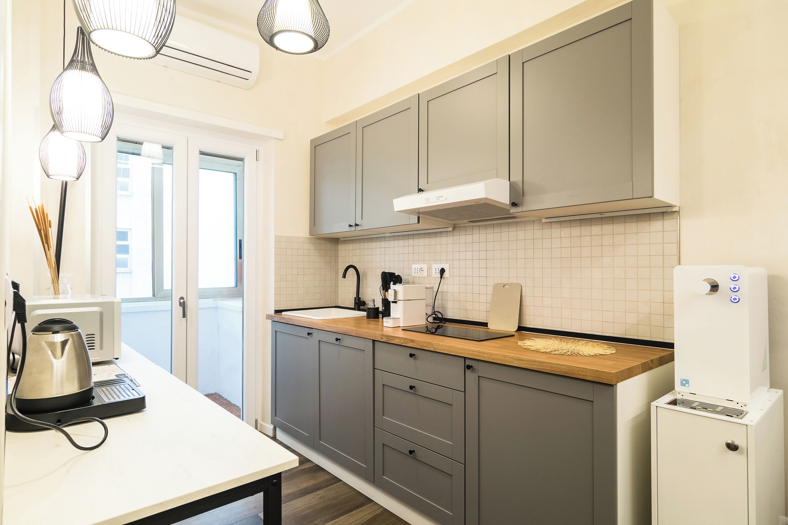 Micro-ondes, plaque de cuisson, lave-vaisselle