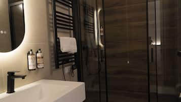 Superior Double or Twin Room | Bilik Mandi | Pancuran mandi, pengering rambut, tuala disediakan, sabun