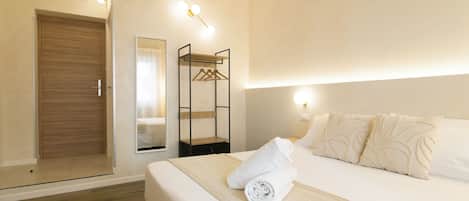 Kahden hengen superior-huone (yksi tai kaksi sänkyä) | Työpöytä, silitysrauta/-lauta, ilmainen Wi-Fi