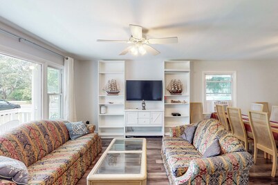 Steps to Chesapeake Bay! 'Callaway Drive Retreat'