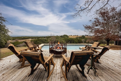 Pool, Porch & Stunning Views: Spacious Texas Home!