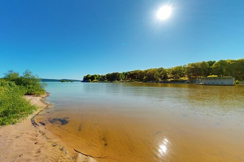 Unwind By the Water! Family Lake House in Eufala