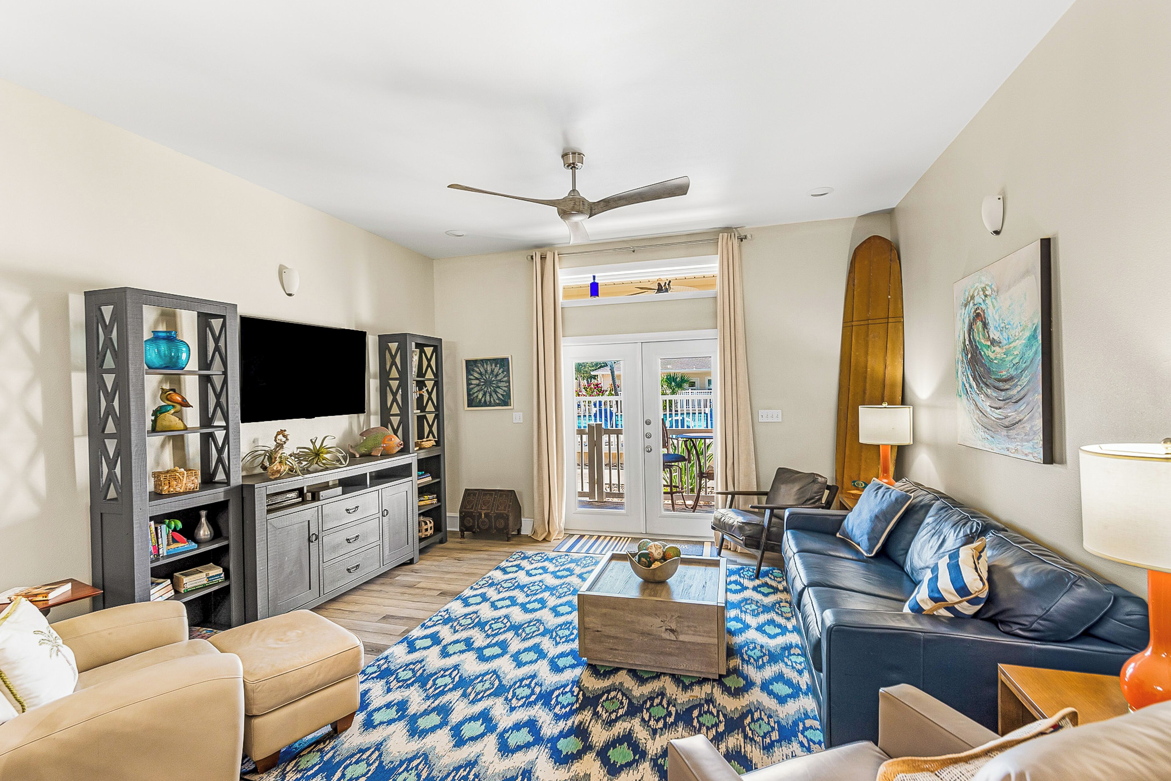 Televisie, een dvd-speler en boeken