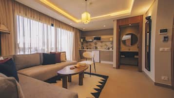 Executive Double or Twin Room | Premium bedding, free cribs/infant beds, free WiFi, bed sheets