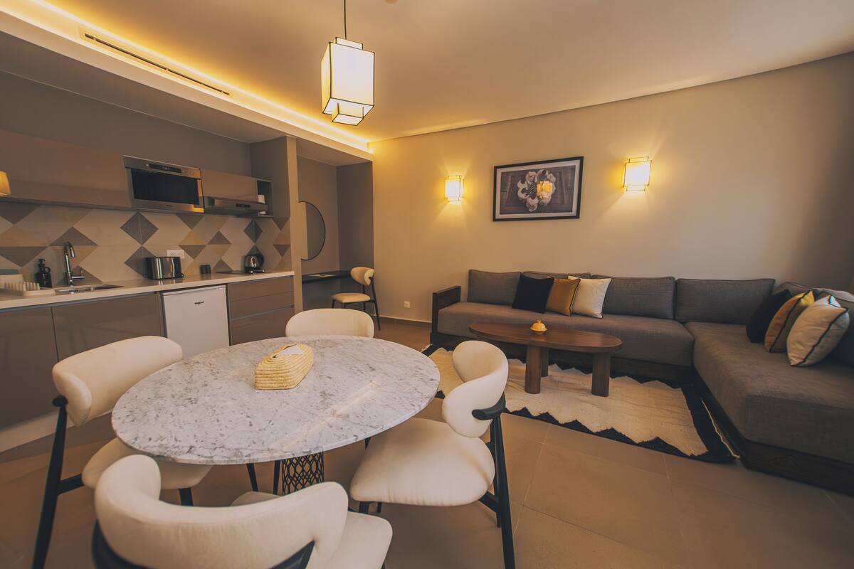 Prestige room | Premium bedding, cribs (free), WiFi (free), bed sheets