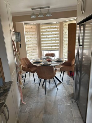 غرفة - غرفة نوم واحدة | تناول الطعام