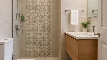 淋浴设施、吹风机、毛巾、肥皂