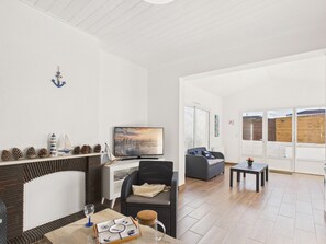 TV - 400m from sea - big house for 10, garden (La Tranche-sur-Mer)