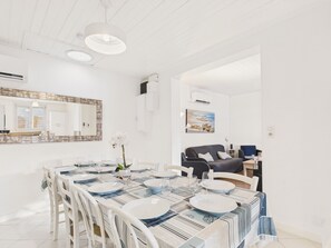 Dining - 400m from sea - big house for 10, garden (La Tranche-sur-Mer)