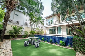 Outdoor dining - Pattaya Private pool villa 4 Bedrooms 5 Bathrooms near by Jomtien Beach (Muang Pattaya)