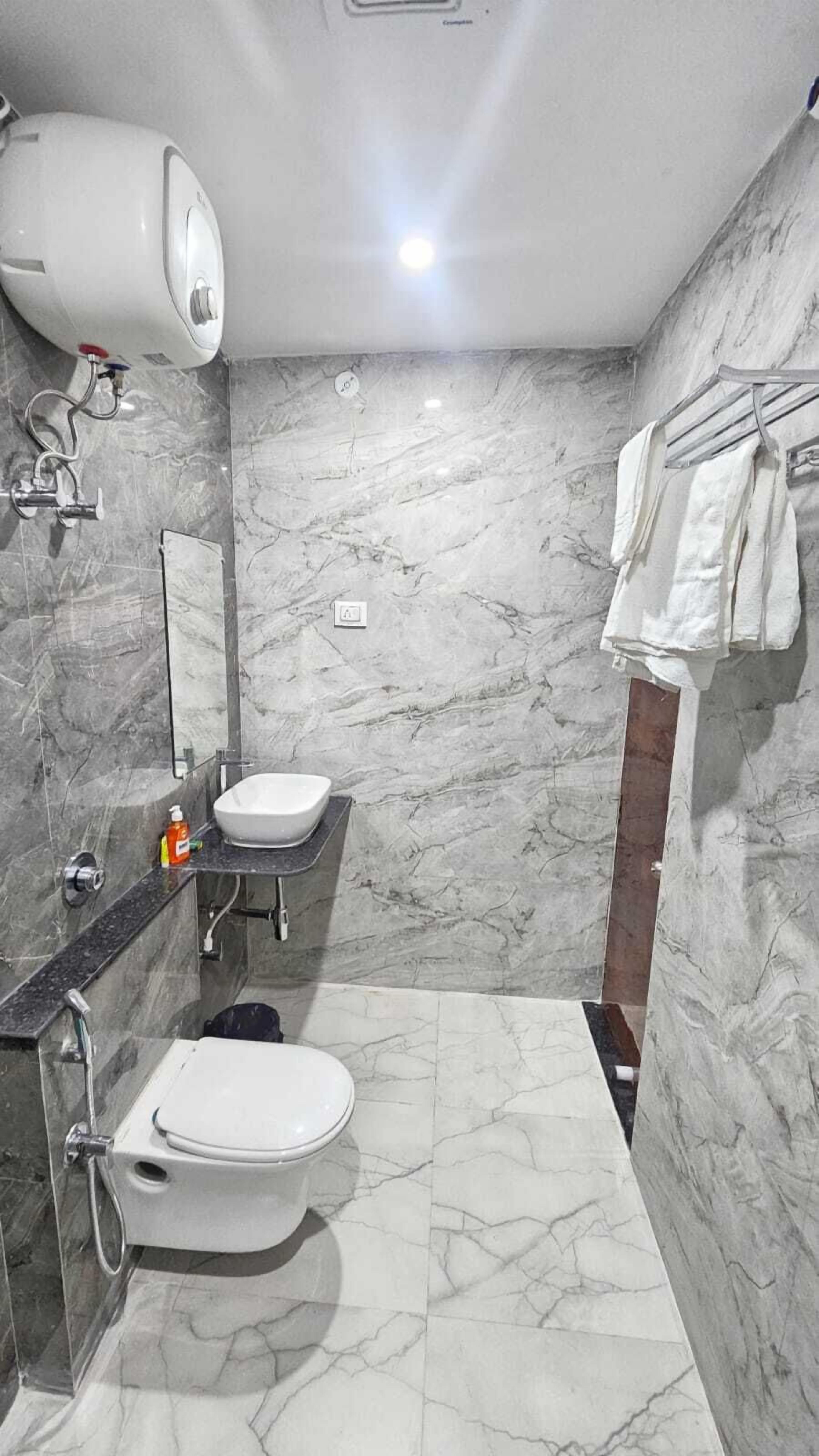 Triple Room | Bathroom | Shower, towels
