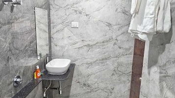 Triple Room | Bathroom | Shower, towels