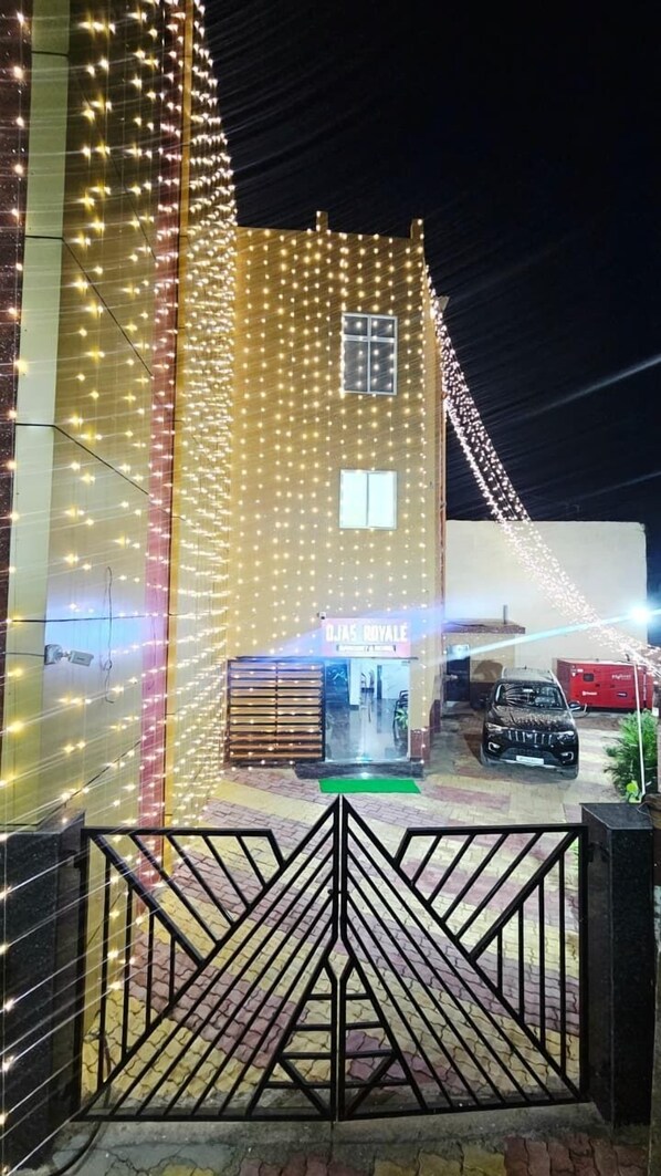 Exterior - Ojas Royale - Banquet and Hotel (Karchana)