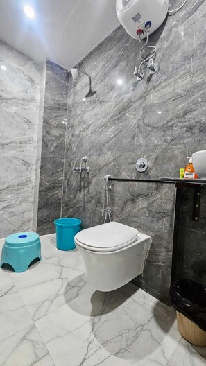 Family Room | Bathroom