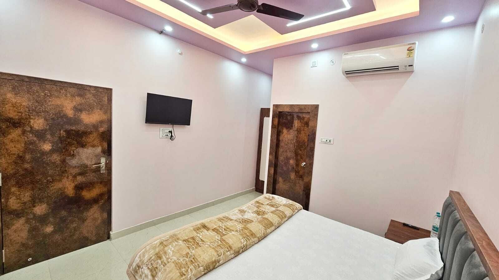 Deluxe Room | Rollaway beds, free WiFi, bed sheets