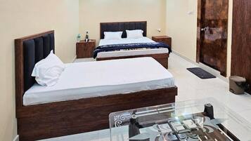 Family Room | Rollaway beds, free WiFi, bed sheets