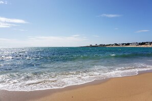Beach - 250m to beach, home with garden - 4 adults/3 kids (Batz-sur-Mer)