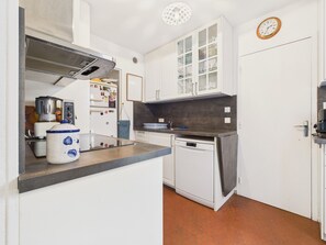 Fridge, microwave, oven, dishwasher - 250m to beach, home with garden - 4 adults/3 kids (Batz-sur-Mer)
