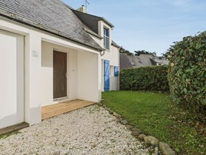 Exterior detail - 250m to beach, home with garden - 4 adults/3 kids (Batz-sur-Mer)