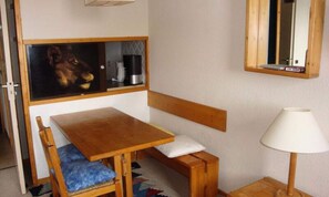 Dining - Studio for 4 People (Les Allues)