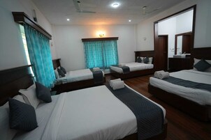Family Studio Suite, Multiple Beds | Desk, blackout drapes, bed sheets