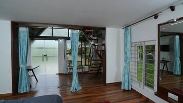 Executive Double Room | Desk, blackout curtains, bed sheets