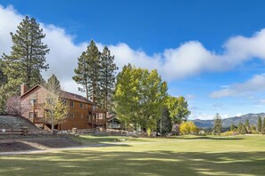 Exterior - Luxury on Bear Mountain Golf Course! Walk To Bear Mountain Ski Resort! Exclusive Gated Community! Central A/C! Game Room! (Big Bear Lake)