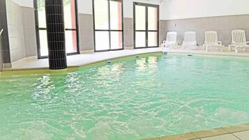 Hồ bơi ngoài trời