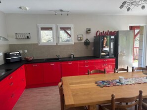 Dining - Guest Room “Gentiane”: Mountain View, Wi-Fi, Air Conditioning (Aroue-Ithorots-Olhaïby)