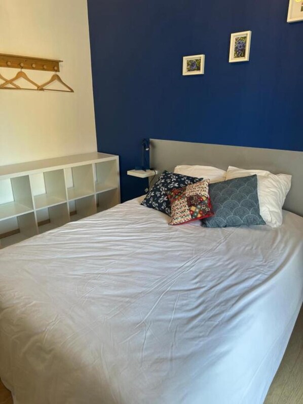 Room - Guest Room “Gentiane”: Mountain View, Wi-Fi, Air Conditioning (Aroue-Ithorots-Olhaïby)