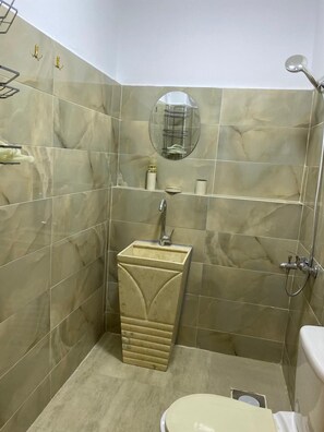 Studio Suite, Courtyard View | Bathroom