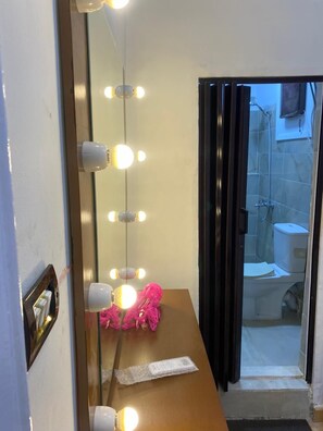 Studio Suite, Courtyard View | Free WiFi